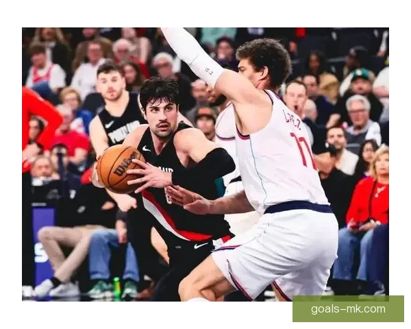 霍勒迪三分7记砍下30分开拓者力克快船 阿夫迪亚28分准三双小卡空砍28分