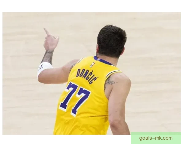 东契奇生涯第七次荣膺月最佳 场均37分8篮板7助攻获防守提名